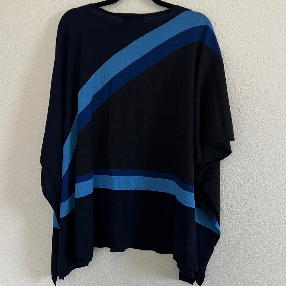 St.John Wool Blend jersey Knit Poncho. Size P/S - Picture 6 of 8